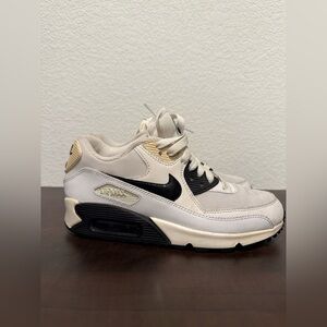 Womens Nike Air Max 90 Sneakers